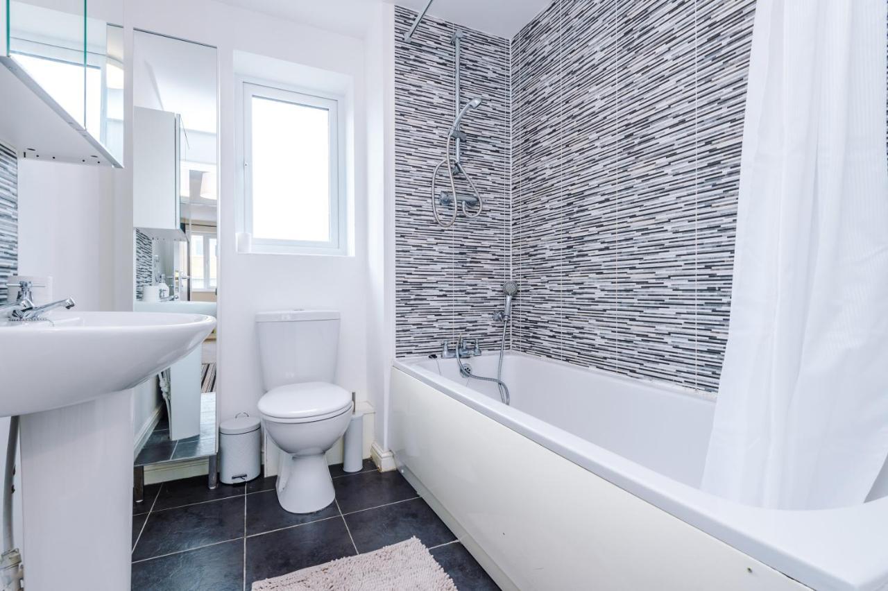 Chic 2 Bed House With Garden & Free Parking Villa Manchester Eksteriør bilde