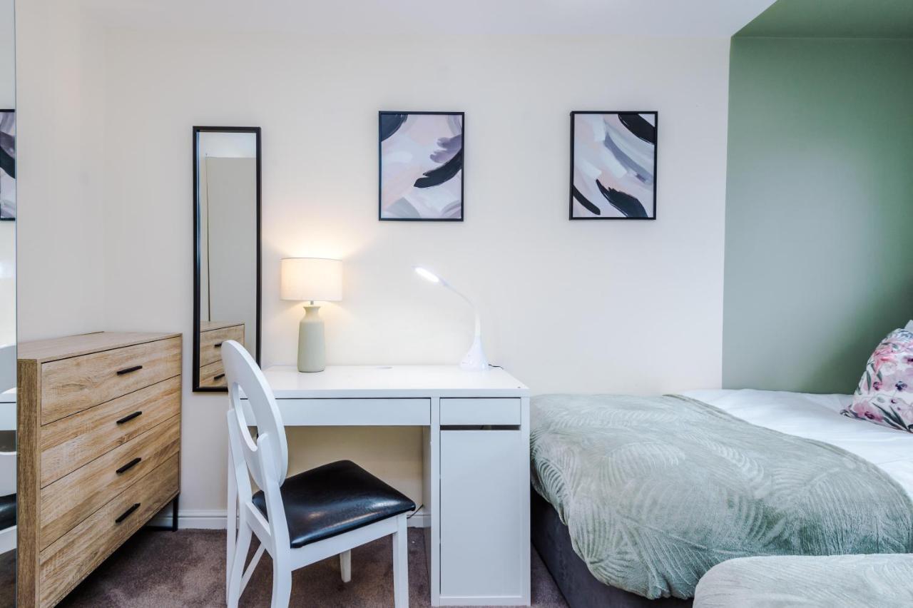 Chic 2 Bed House With Garden & Free Parking Villa Manchester Eksteriør bilde