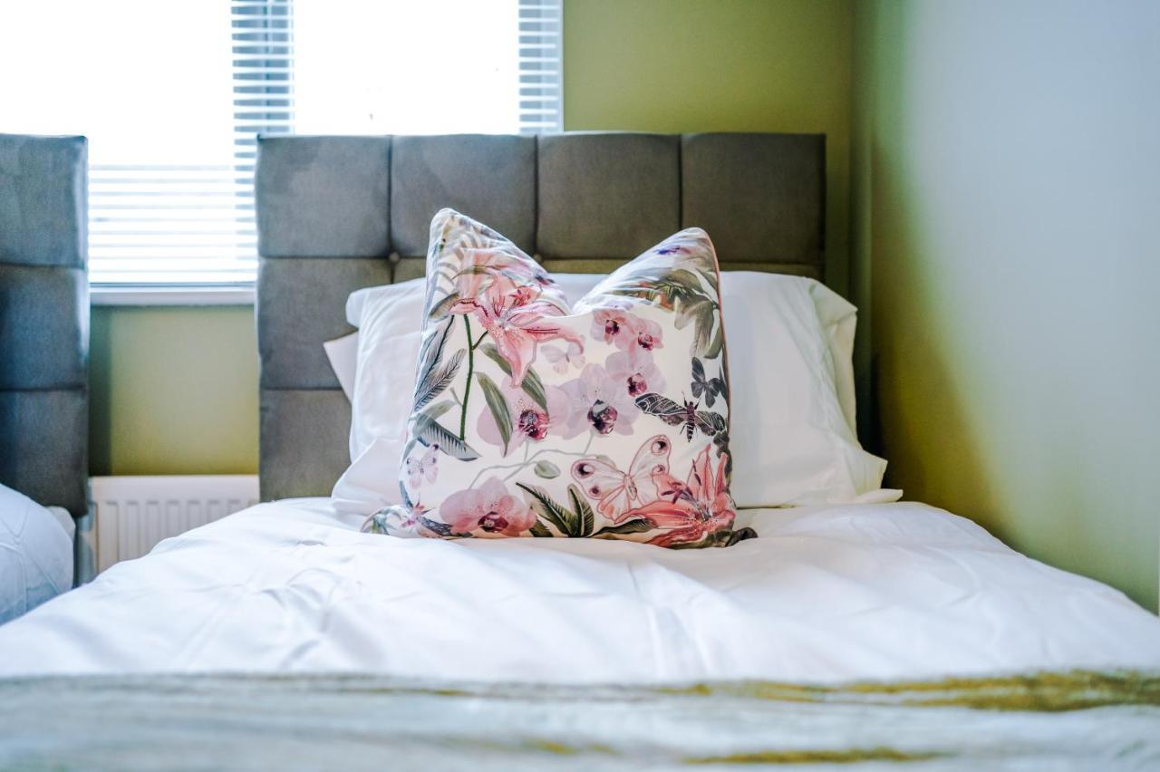 Chic 2 Bed House With Garden & Free Parking Villa Manchester Eksteriør bilde